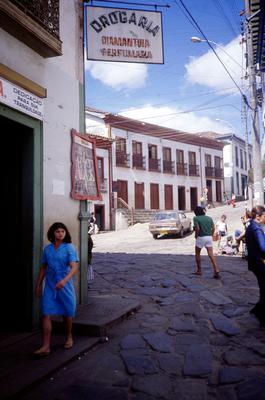 Aspectos da rua e sobrados