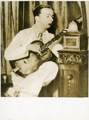 Noel Rosa com o violão