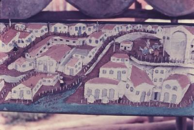 Madeira entalhada e pintada