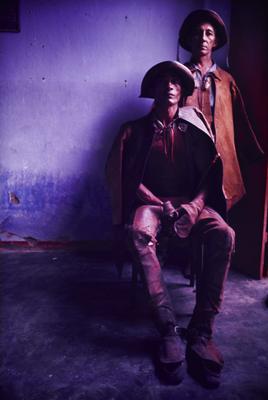 Série Sertões - Vaqueiros descansam após vaquejada