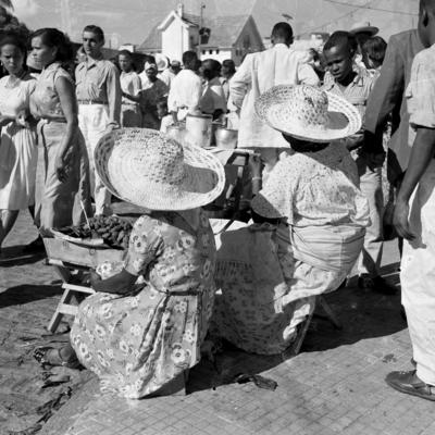 Vendedora de acarajé na procissão de Nosso Senhor dos Navegantes