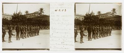 Visita dos reis da Bélgica, excursão à Teresópolis; destaque para marinheiros prestando continência à bandeira