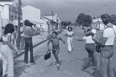 Conceição Senna, Edna de Cássia (ao centro), Jorge Bodanzky e Achim Tappen nos ensaios para o filme "Iracema: uma transa amazônica"