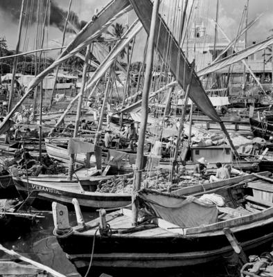 Embarcações na rampa e arredores do Mercado Modelo