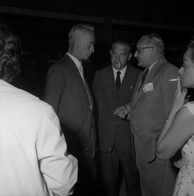 Dirigente da Amortex no aeroporto - embarque