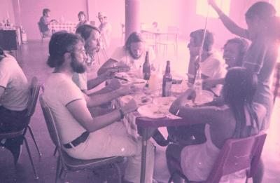 Wolf Gauer, Achim Tappen, Jorge Bodanzky, Orlando Senna, Conceição Senna e Edna de Cássia almoçando