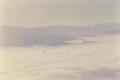 Vista aérea da janela do avião