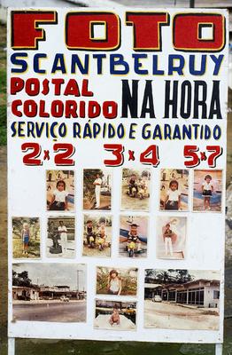 Flagrante de rua - placas, letreiros e cartazes