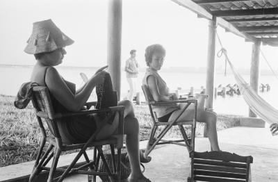 À esquerda está Sylvia Orthof. Família e amigos de Jorge Bodanzky