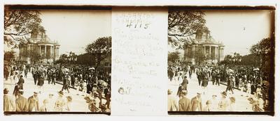 Visita dos Reis da Bélgica; chegada do Rei Alberto I, ao fundo, o Palácio Monroe