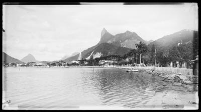 Morro do Corcovado a partir da Praia de Botafogo