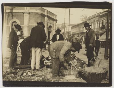 Comércio em frente ao Mercado Municipal