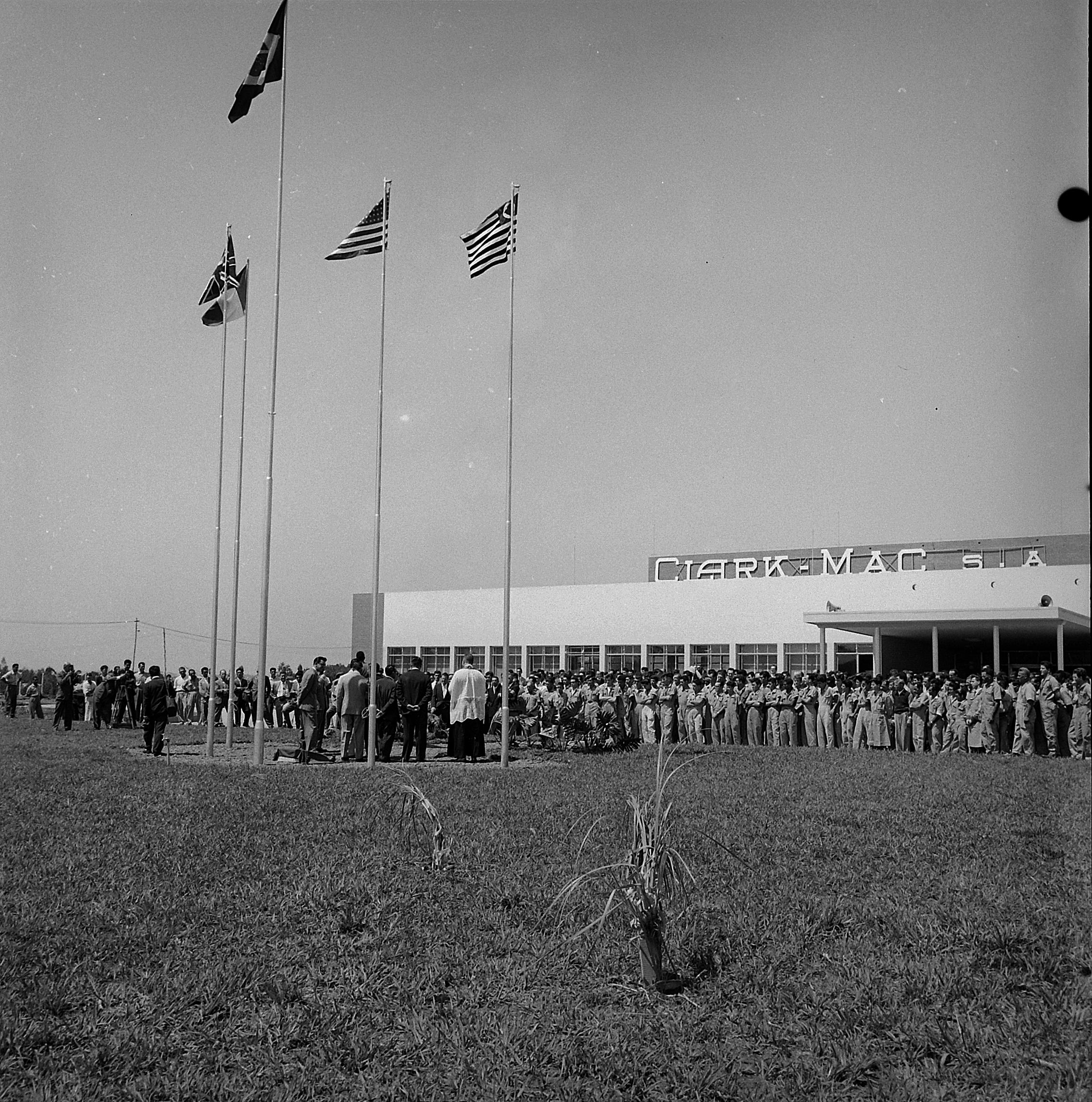 Inauguração da fábrica Equipamentos Clark Mac S. A.