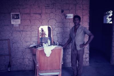 Autorretrato em barbearia