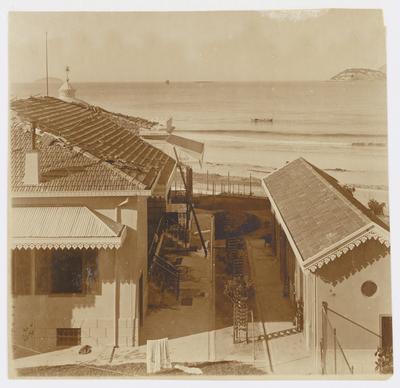 Residência da família Barreira Vianna, em Ipanema na esquina da avenida Vieira Souto e rua Francsico Otaviano. Ilhas Cagarras ao fundo.