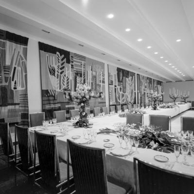 Recepção em homenagem à Rainha Elizabeth II, Sala Brasília. Ao fundo, tapeçaria de Burle Marx