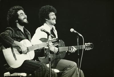 Antônio Carlos e Jocafi com violões
