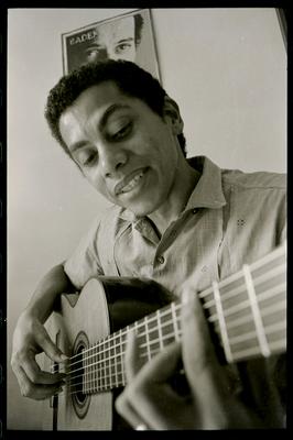 Paulinho da Viola com o violão