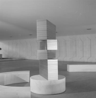 Obra da série do Polivolume de Mary Vieira