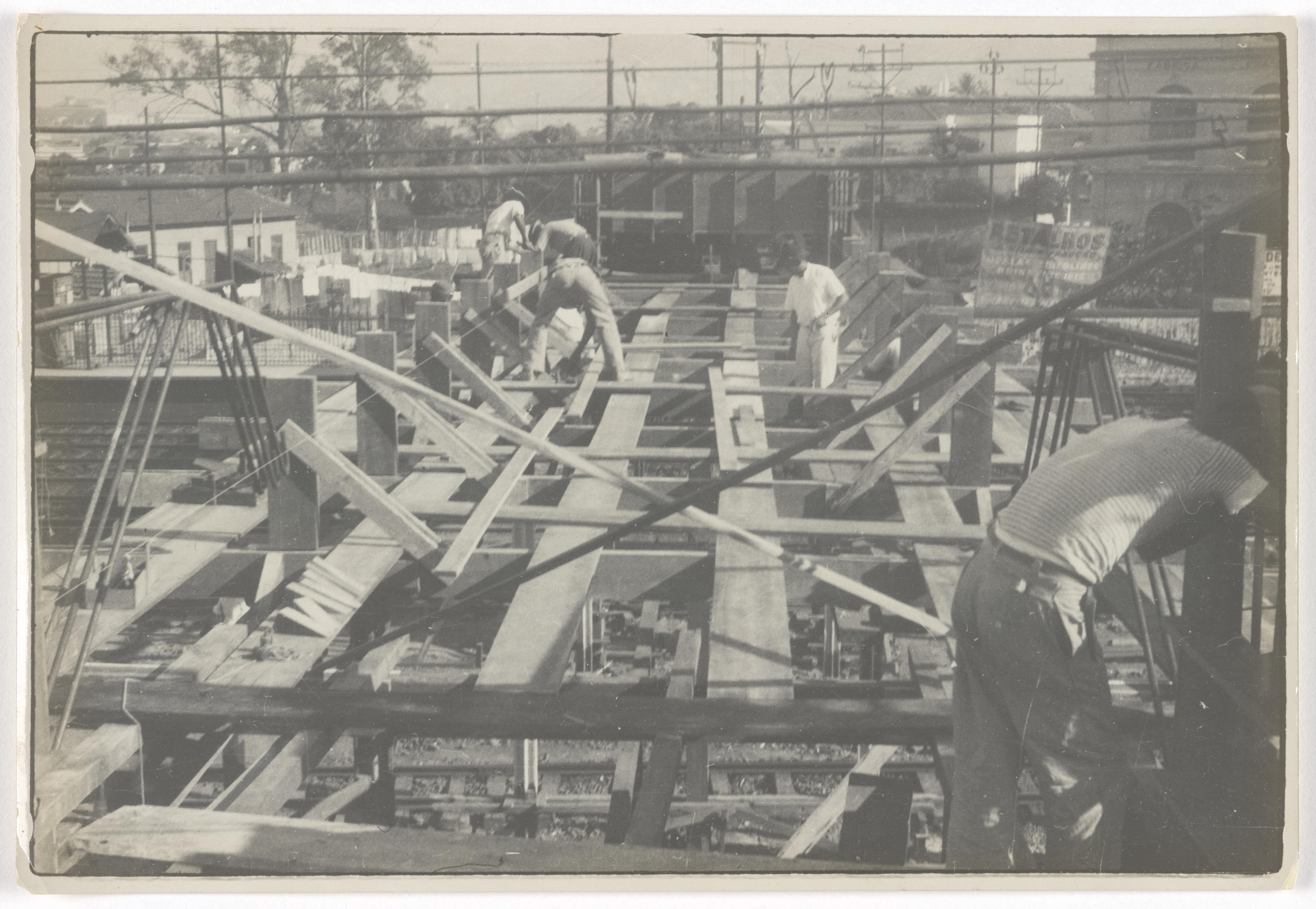 Construção do viaduto da Mangueira