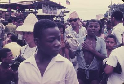 Festa popular, Lena Coelho dos Santos à esquerda