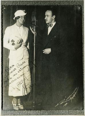 Lely Morel ao microfone