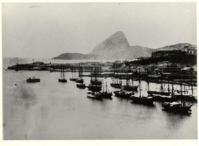 Esquadra de navios nas proximidades do Cais Pharoux; tomada da Ilha das Cobras