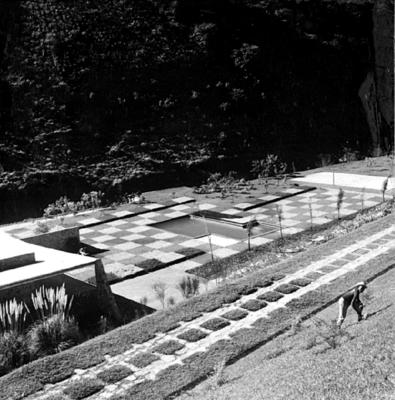 Residência de Edmundo Cavanellas, projeto do arquiteto Oscar Niemeyer e Burle Marx