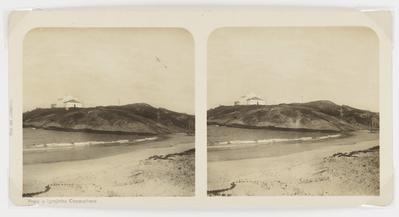 Praia de Copacabana; em destaque, a Igreja de Nossa Senhora de Copacabana