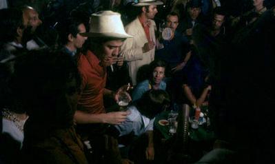 Chico Buarque em um bar