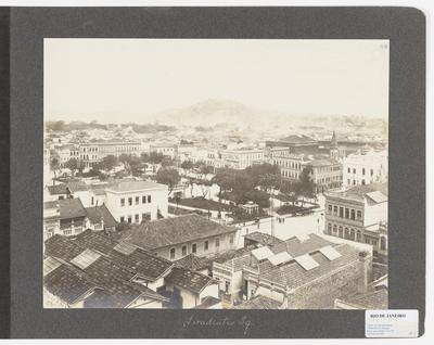 Praça Tiradentes; à partir da Avenida República do Paraguai