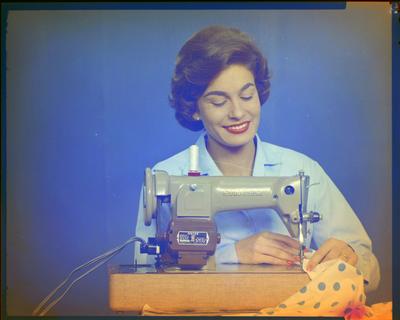 Campanha publicitária da agência J. Walter Thompson para máquina de costura Singer