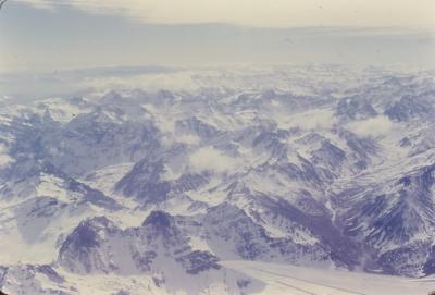 Vista aérea da janela do avião, trajeto entre Buenos Aires (Argentina) e Santiago (Chile)