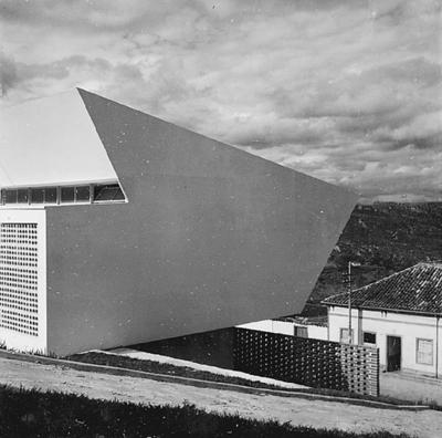 Escola Júlia Kubitschek