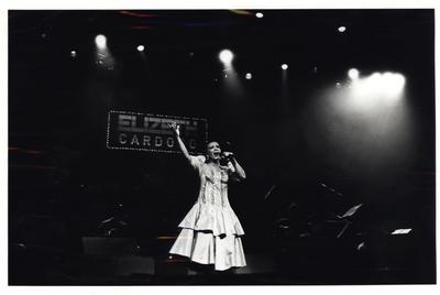 Elizeth Cardoso ao microfone