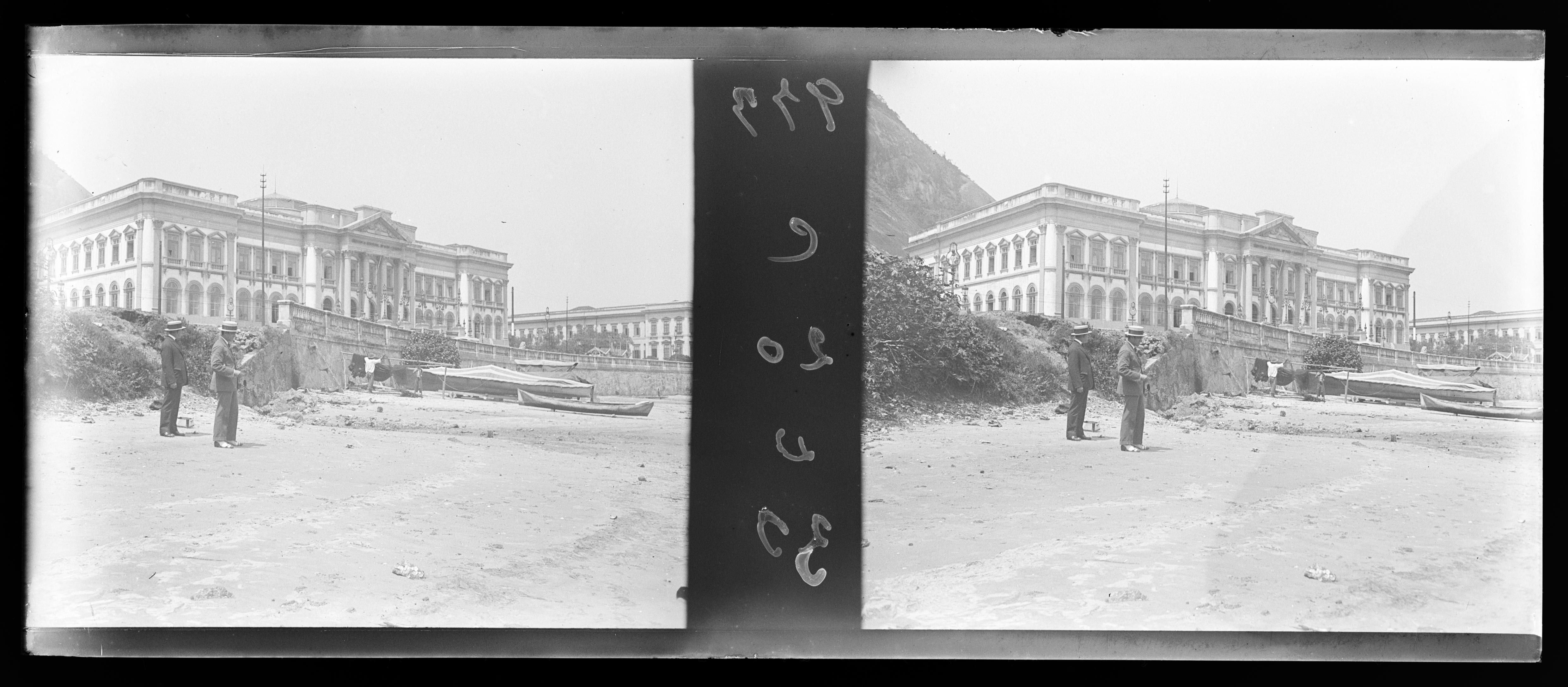 Praia da Saudade e o Pavilhão dos Estados, da Exposição Nacional Comemorativa do 1º Centenário da Abertura dos Portos do Brasil