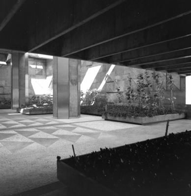 Jardim suspenso do Edifício da Petrobras, projetado por Burle Marx