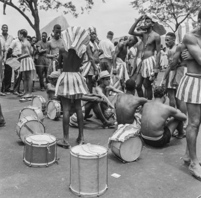 Desfile de blocos no Banho de Mar à Fantasia