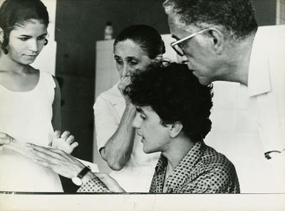 Caetano Veloso com os pais e a irmã Irene