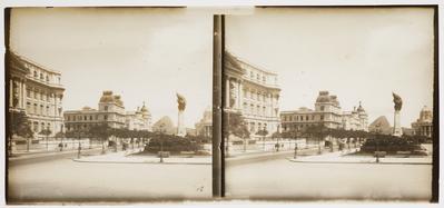 Praça Floriano vista do Teatro Municipal; à esquerda, a Biblioteca Nacional e o Supremo Tribunal Federal (atual Centro Cultural da Justiça Federal)