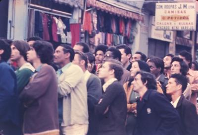 Espectadores assistem ao jogo da Copa do Mundo FIFA