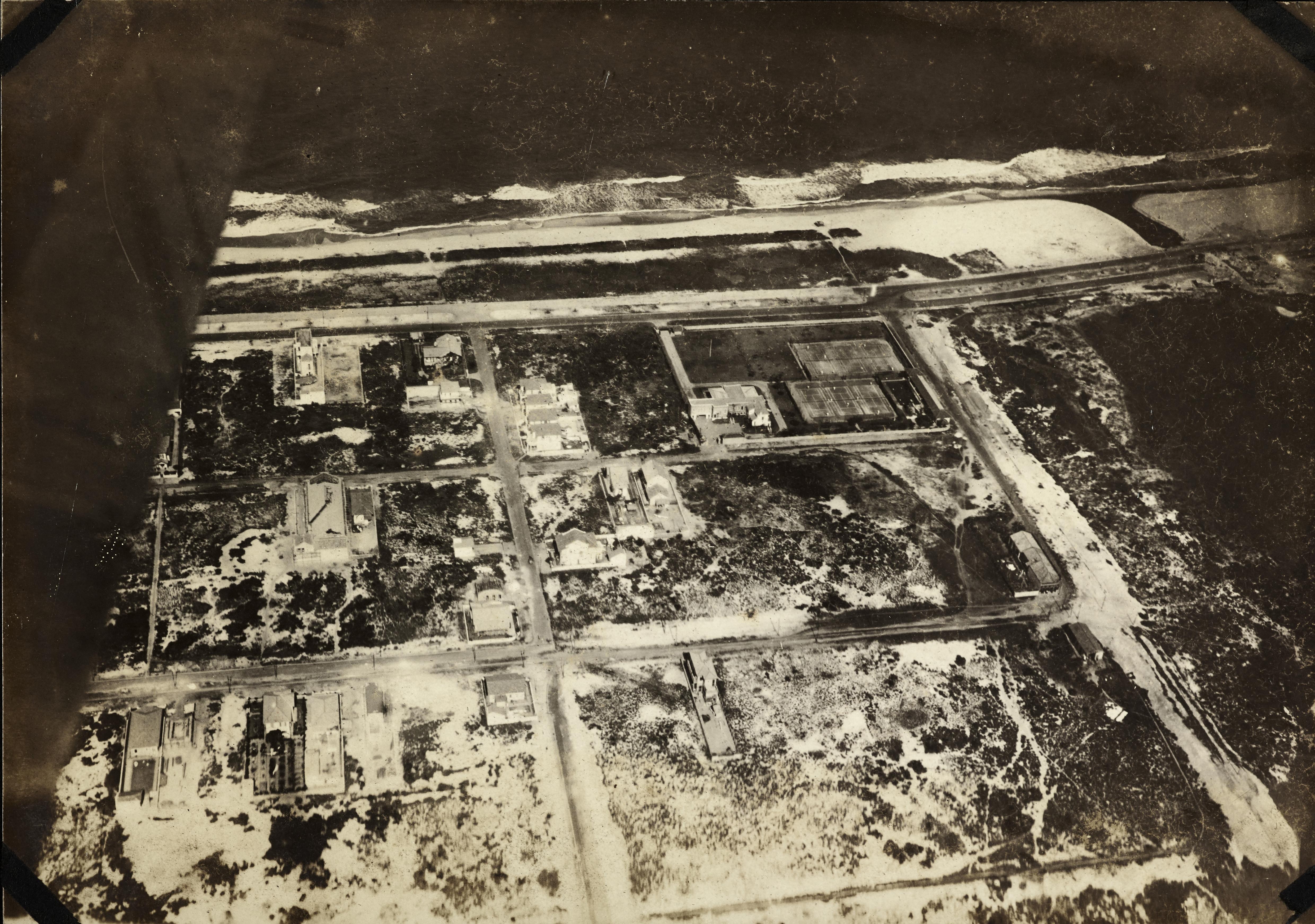 Vista aérea do bairro e da praia de Ipanema