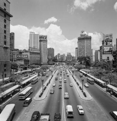 Vale do Anhangabaú, a partir do viaduto do Chá