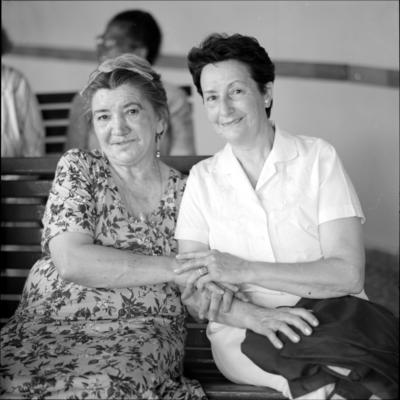 Idosa não identificada, residente da Casa Ondina Lobo, e visitante