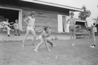 Sophie Leterrier ao violão, menina, Eric Dherte, Gil Barnabe, Gilles Serrigny e Dominique Worm