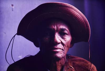 Série Sertões - Vaqueiro descansa após vaquejada