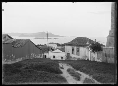 Morro do Castelo - ao fundo a Ilha de Villegaignon