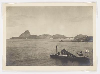 Embarcações na Baía de Guanabara, Pão de Açúcar ao fundo