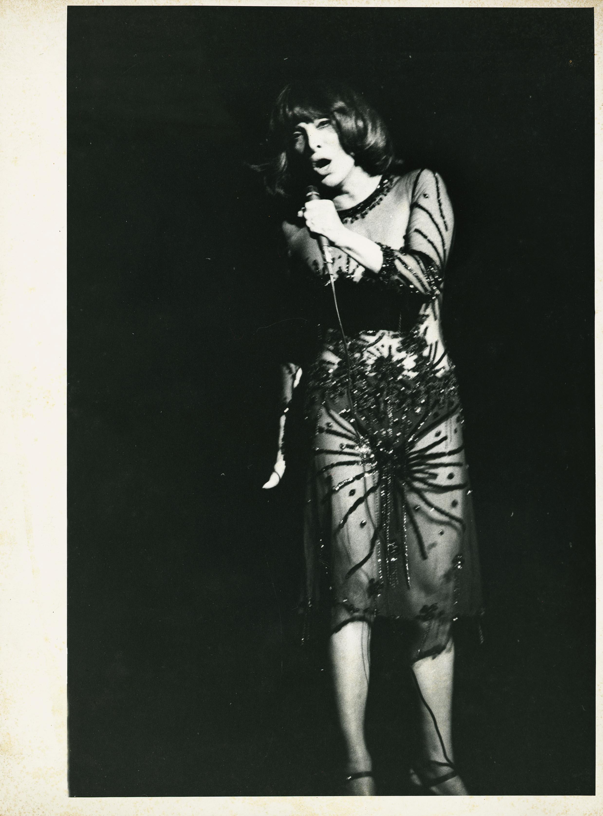 Marlene ao microfone