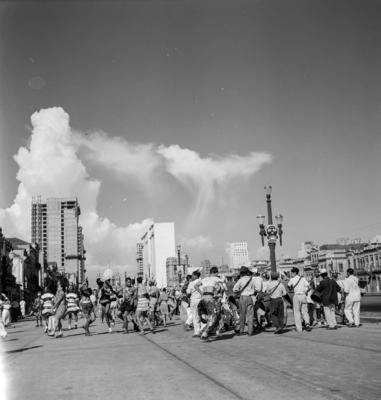Carnaval de rua, Igreja da Candelária ao fundo
